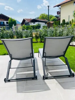 Ein Garten an der Unterkunft Das Bad Wiessee 22