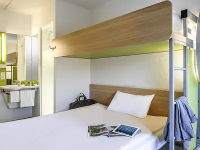 Ein Bett oder Betten in einem Zimmer der Unterkunft Ibis budget München Airport Erding
