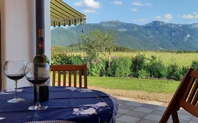 Ein allgemeiner Bergblick oder ein Berglick von der Ferienwohnung aus