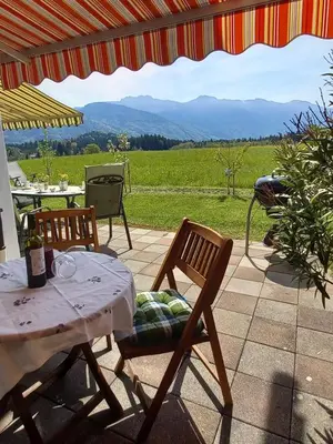 Ein allgemeiner Bergblick oder ein Berglick von der Ferienwohnung aus