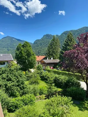 Ein allgemeiner Bergblick oder ein Berglick von der Ferienwohnung aus