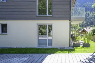 Das Gebäude in dem sich das Ferienhaus befindet