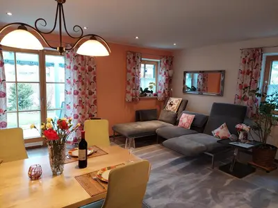 Ein Sitzbereich in der Unterkunft Ferienwohnung Abendrot