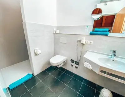 Ein Badezimmer in der Unterkunft Hotel Schwertfirm