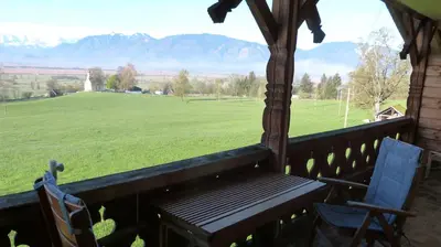 Ein allgemeiner Bergblick oder ein Berglick von der Ferienwohnung aus