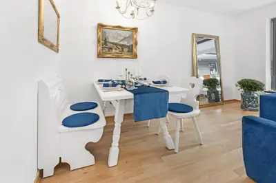 Ein Sitzbereich in der Unterkunft Zwei Zimmer Wohnung im Stadtzentrum mit Tiefgaragenplatz