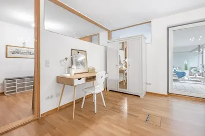 Ein Bett oder Betten in einem Zimmer der Unterkunft Zwei Zimmer Wohnung im Stadtzentrum mit Tiefgaragenplatz