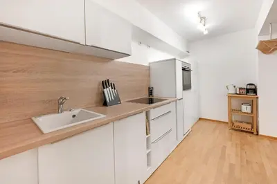 Küche/Küchenzeile in der Unterkunft Zwei Zimmer Wohnung im Stadtzentrum mit Tiefgaragenplatz