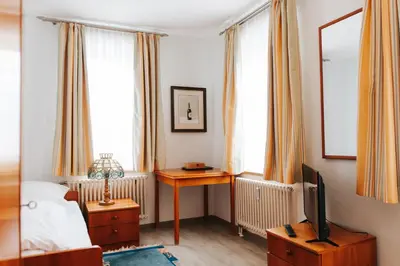 Ein Bett oder Betten in einem Zimmer der Unterkunft Unertl Bräustüberl Gästehaus