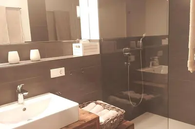 Ein Badezimmer in der Unterkunft Zentral, ruhig & stilvoll mit Bergpanorama+ Garten