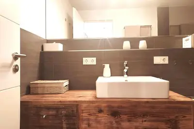 Ein Badezimmer in der Unterkunft Zentral, ruhig & stilvoll mit Bergpanorama+ Garten
