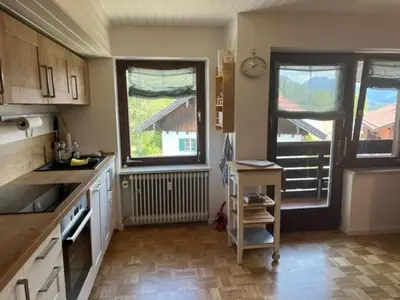 Küche/Küchenzeile in der Unterkunft Apartment Wendelsteinblick - Wohnen auf Zeit - Homeoffice - Balkon mit Bergblick- buchbar ab 28 Nächte