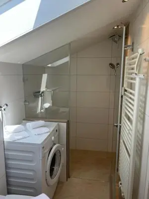 Ein Badezimmer in der Unterkunft Apartment Wendelsteinblick - Wohnen auf Zeit - Homeoffice - Balkon mit Bergblick- buchbar ab 28 Nächte