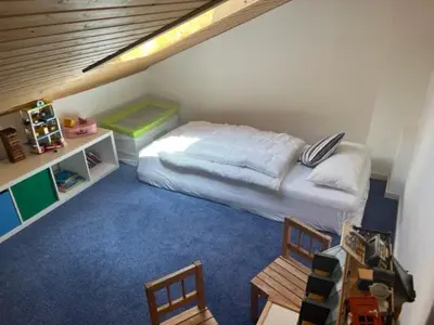 Ein Bett oder Betten in einem Zimmer der Unterkunft Apartment Wendelsteinblick - Wohnen auf Zeit - Homeoffice - Balkon mit Bergblick- buchbar ab 28 Nächte