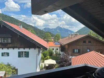 Ein allgemeiner Bergblick oder ein Berglick von der Ferienwohnung aus