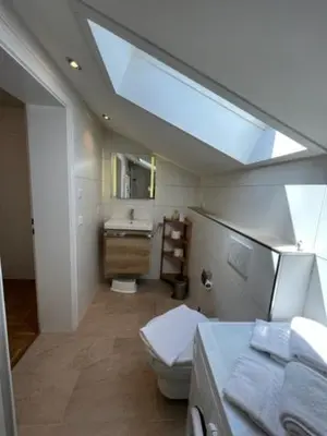 Ein Bett oder Betten in einem Zimmer der Unterkunft Apartment Wendelsteinblick - Wohnen auf Zeit - Homeoffice - Balkon mit Bergblick- buchbar ab 28 Nächte
