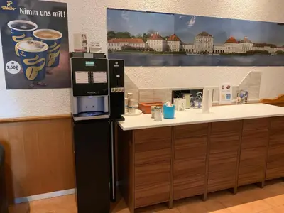 Getränke in der Unterkunft Hotel New Fair Munich Messe