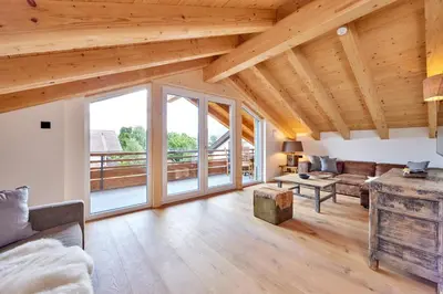 Ein Sitzbereich in der Unterkunft Chalet Sunshine