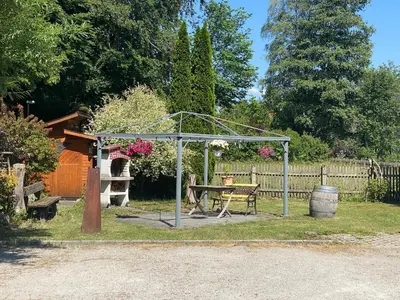Ein Garten an der Unterkunft Ferienwohnung Am Franziskanergarten