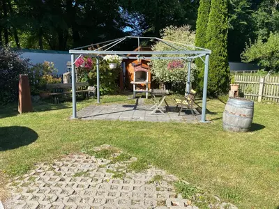 Ein Garten an der Unterkunft Ferienwohnung Am Franziskanergarten