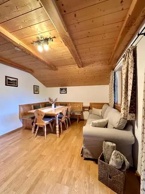 Ein Sitzbereich in der Unterkunft Ferienwohnung Haus Reindl