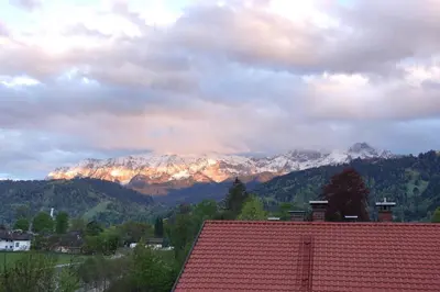Ein allgemeiner Bergblick oder ein Berglick von der Ferienwohnung aus