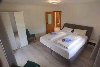Ein Bett oder Betten in einem Zimmer der Unterkunft Loisachglück