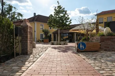Das Gebäude in dem sich die Pension befindet