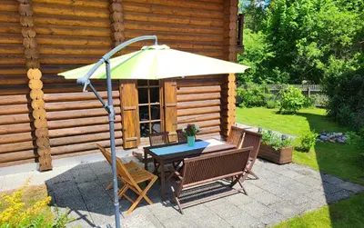 Ein Garten an der Unterkunft Audorfer Blockhaus