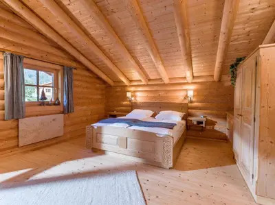 Ein Bett oder Betten in einem Zimmer der Unterkunft Audorfer Blockhaus