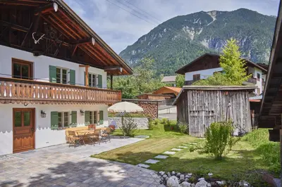 Ein allgemeiner Bergblick oder ein Berglick von der Ferienwohnung aus