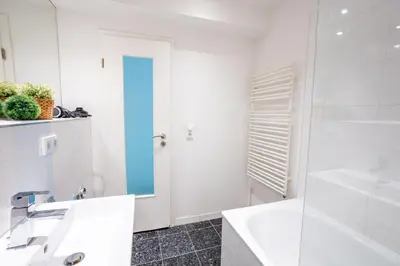 Ein Badezimmer in der Unterkunft Komplette 2 Zimmer Wohnung Zentral neben Oktoberfest