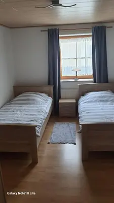 Ein Bett oder Betten in einem Zimmer der Unterkunft Handwerker- Ferienwohnung nur 9 Min von Landshut entfernt