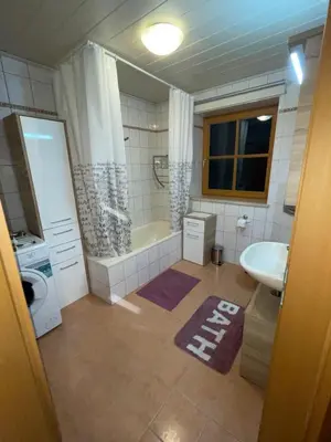 Ein Badezimmer in der Unterkunft Handwerker- Ferienwohnung nur 9 Min von Landshut entfernt