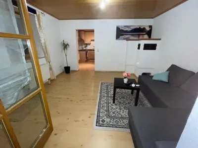 Ein Sitzbereich in der Unterkunft Handwerker- Ferienwohnung nur 9 Min von Landshut entfernt