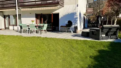 Ein Garten an der Unterkunft Large holiday apartment with sauna, terrace, garden and open fireplace