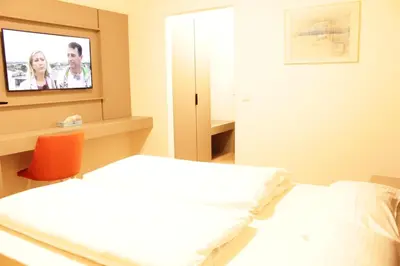 Ein Bett oder Betten in einem Zimmer der Unterkunft Isar City Hotel