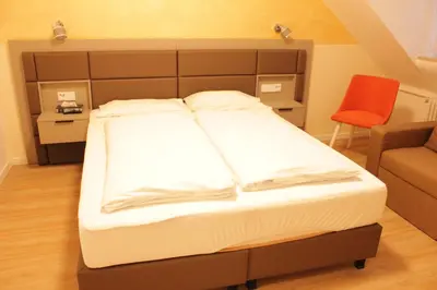 Ein Bett oder Betten in einem Zimmer der Unterkunft Isar City Hotel