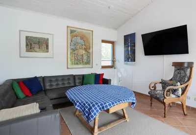 TV/Unterhaltungsangebot in der Unterkunft Relaxing 140m2 Holiday Home South of Munich - 25 Min to Center - Fully Equipped
