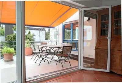 Ein Patio oder anderer Außenbereich in der Unterkunft Relaxing 140m2 Holiday Home South of Munich - 25 Min to Center - Fully Equipped