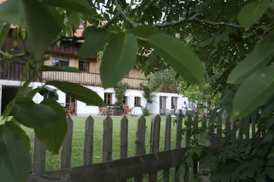 Ein Garten an der Unterkunft Gut Grasleiten