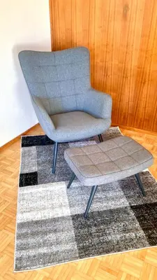 Ein Sitzbereich in der Unterkunft Apartment Kaltenbrunn Serviced Apt mit Seeblick am Tegernsee Business & Long Stay only