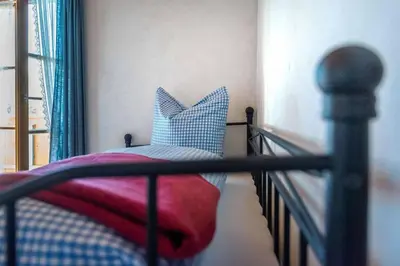 Ein Bett oder Betten in einem Zimmer der Unterkunft Landhaus Geierstanger