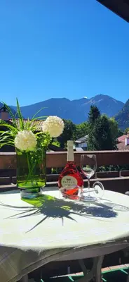 Ein allgemeiner Bergblick oder ein Berglick von der Ferienwohnung aus