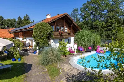 Ein Garten an der Unterkunft Haus Mona ****