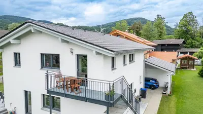 Ein allgemeiner Bergblick oder ein Berglick von der Ferienwohnung aus