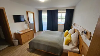 Ein Bett oder Betten in einem Zimmer der Unterkunft Hotel Pension Geiger