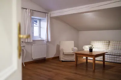 Ein Sitzbereich in der Unterkunft Seebacher Haus