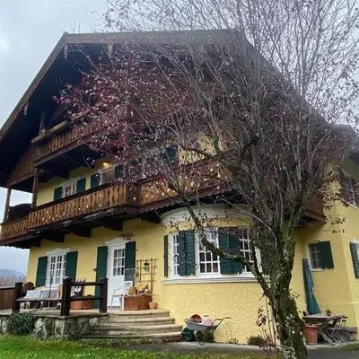 Edle Altbauwohnung trifft oberbayrisches Bergidyll