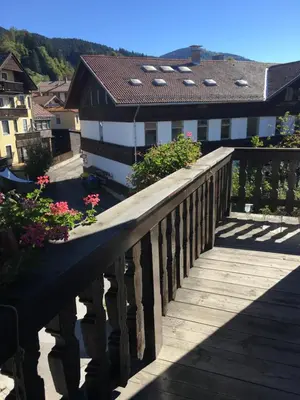 Ein allgemeiner Bergblick oder ein Berglick von der Ferienwohnung aus